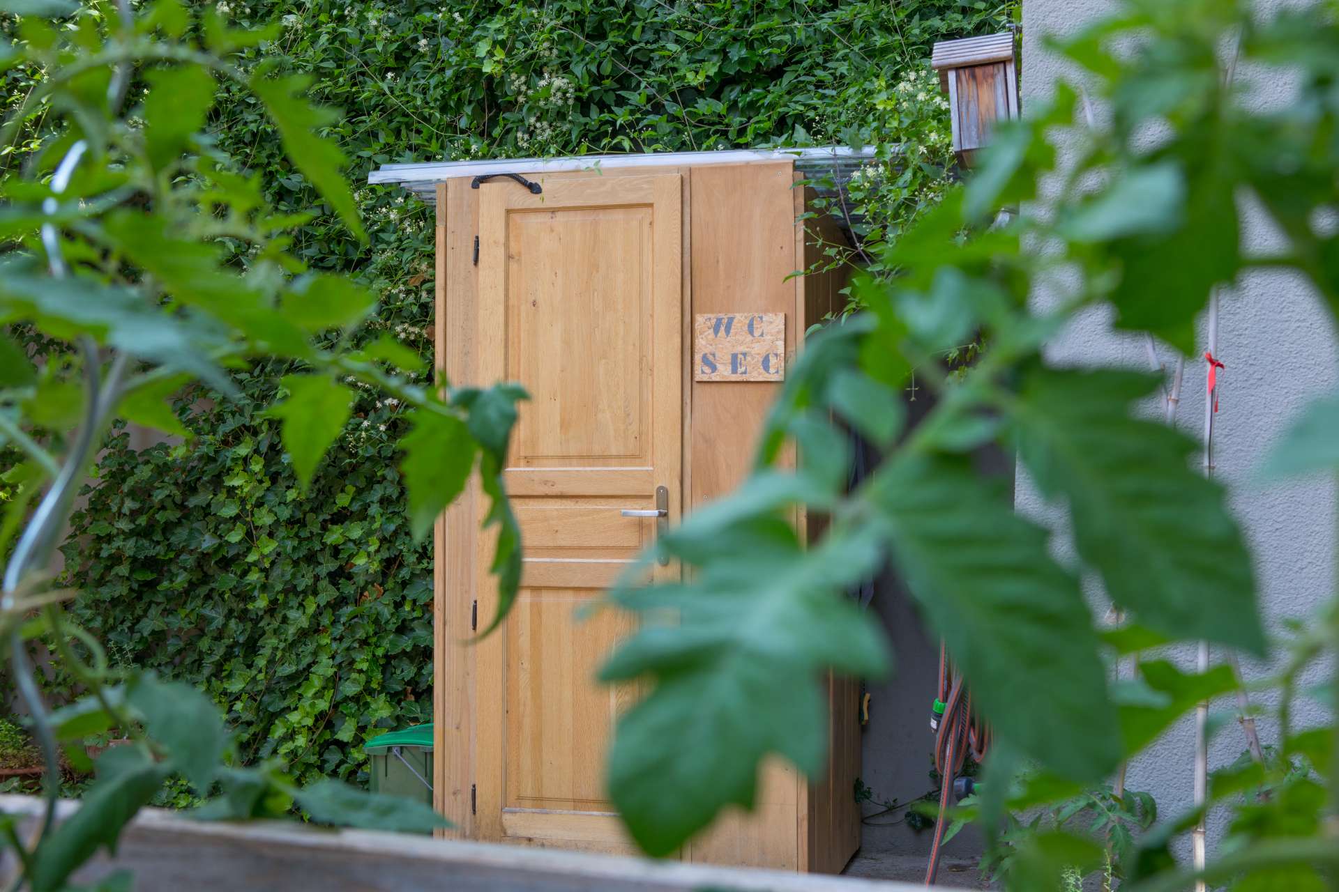 Toilettes sèches espace de coworking La Permaculturelle